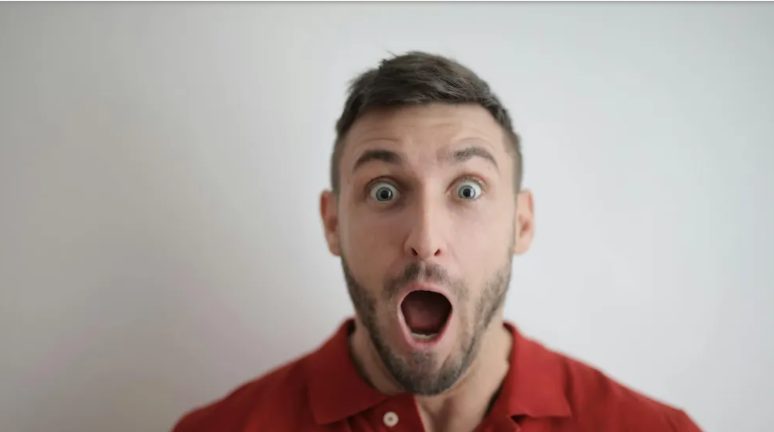 Mijn man veroorzaakte mijn handicap en gooide me er daarna uit, omdat hij zijn leven niet door mijn verzorging wilde „ruïneren“ – karma heeft hem een les gegeven voordat ik het kon.