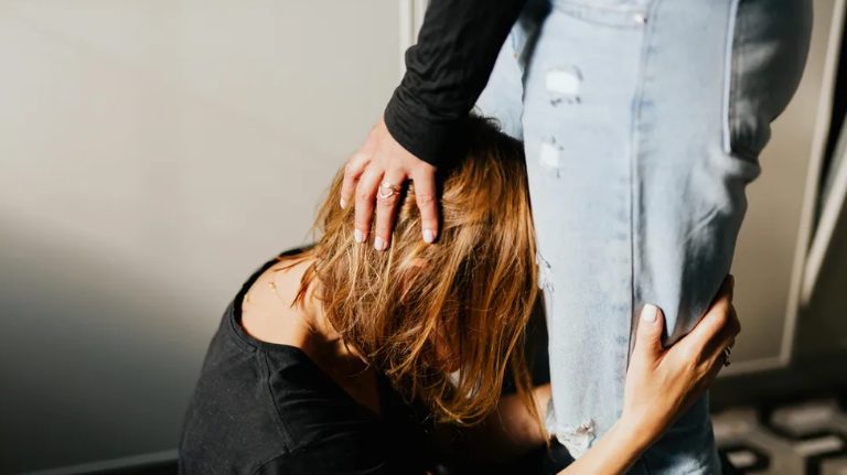 Ik dacht dat ik in de meest liefdevolle familie was getrouwd – tot een onvoorstelbaar voorstel alles veranderde. Wat begon als een daad van gulheid van mijn schoonmoeder, werd de strijd van ons leven.