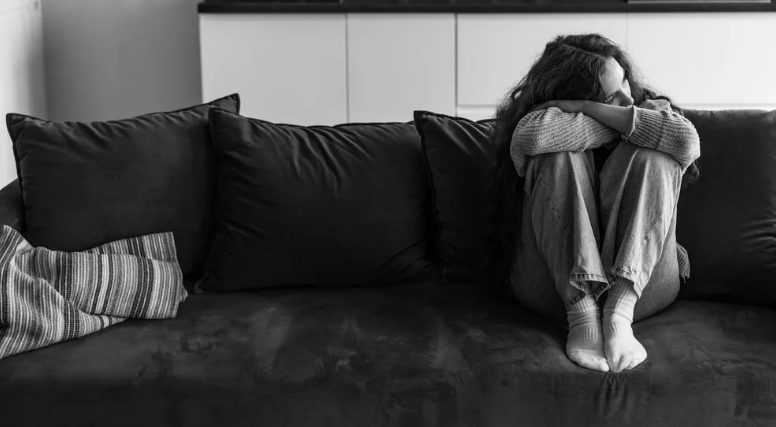 De serveerster zegt tegen mij en mijn kleinzoon dat we het café moeten verlaten – ogenblikken later is ons leven voorgoed veranderd