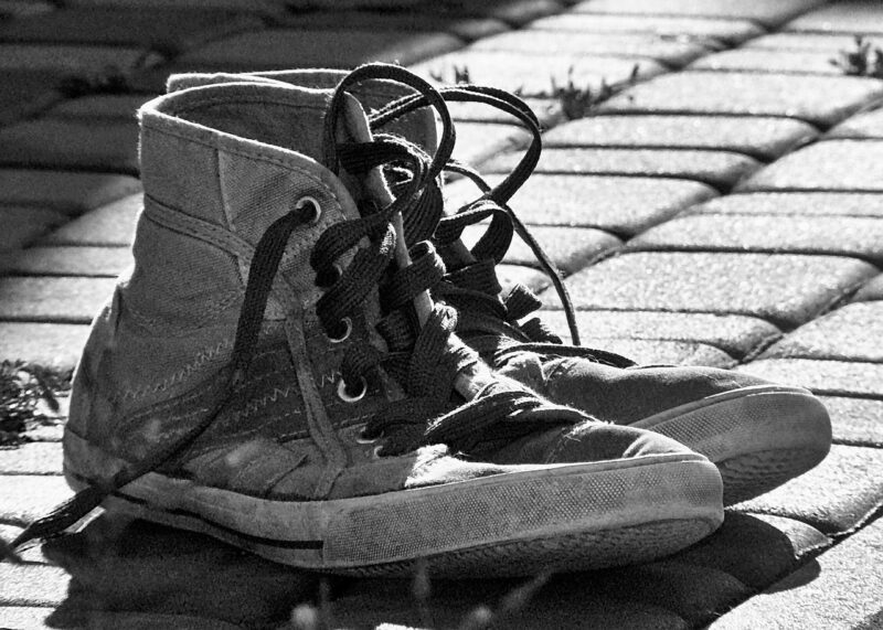 Een vergeten herinnering aan een werker, die leven blaast in hout en stof