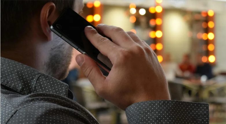 Nadat ik nierdonor was geworden voor mijn man, ontdekte ik dat hij me bedroog met mijn zus – en het karma greep in