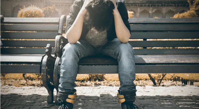 Nadat we ons langverwachte baby verloren, bad ik om een teken – toen hoorde ik een pasgeborene huilen achter een vuilnisbak