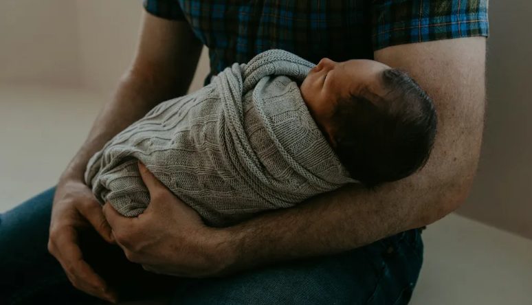 Mijn man heeft beloofd voor de baby te zorgen als ik er een krijg – maar na de geboorte zei hij tegen mij dat ik mijn baan moest opzeggen.