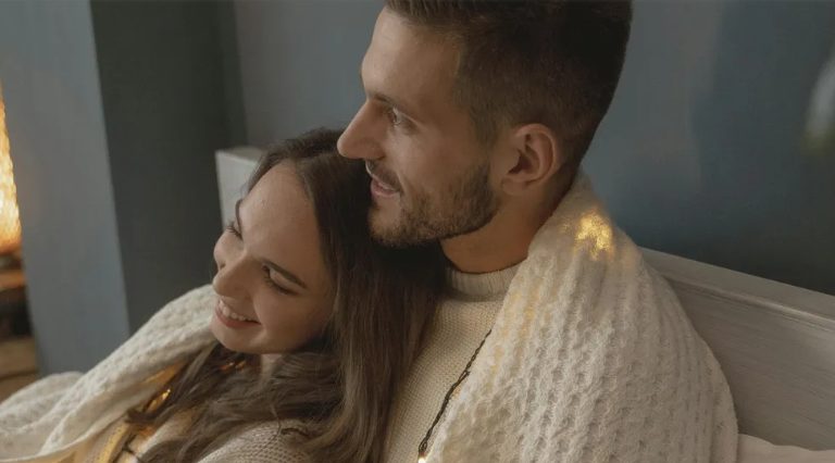 Ik verloor mijn kind nadat mijn man mij verlaten had voor mijn zus en haar zwanger had gemaakt – op de dag van hun bruiloft greep het karma in.
