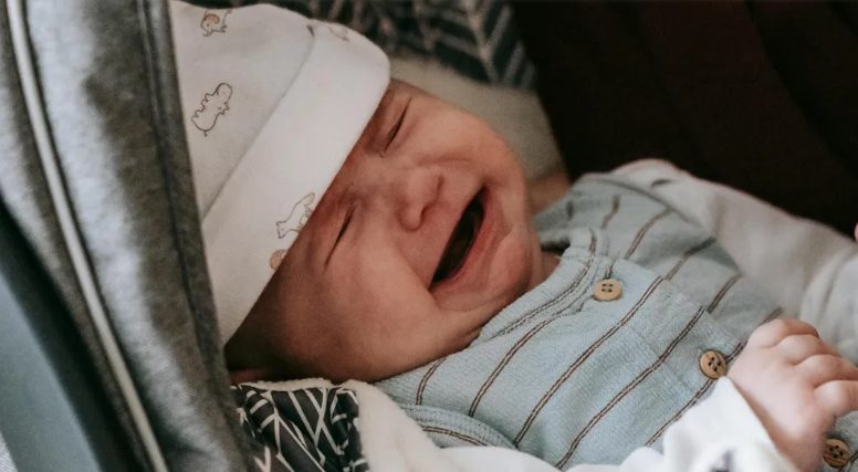 Ze dwongen mij en mijn kleine kleindochter het café uit, de regen in – toen kwam de gerechtigheid binnen.