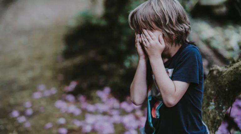 Mijn schoondochter sloot me op in de kelder voor de bruiloft van mijn zoon — Ik kwam eruit en vond een manier om haar een lesje te leren