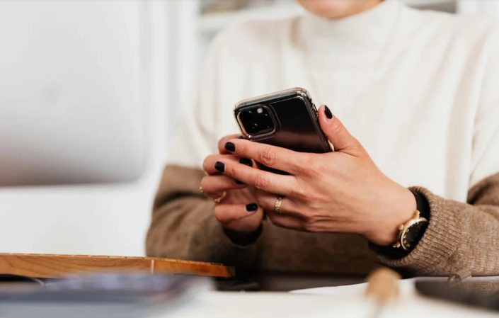 Mijn stiefmoeder liet mij haar huis van 3 miljoen dollar na, terwijl haar eigen kinderen slechts 4.000 dollar kregen – maar toen vond ik een brief van haar