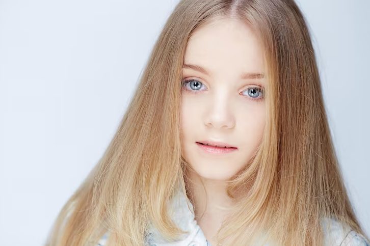 Mijn pestkop uit de middelbare school werd de wetenschapsleraar van mijn dochter – tijdens de projectavond vernederde ze mijn kind voor iedereen, dus zette ik haar eindelijk op haar plaats.