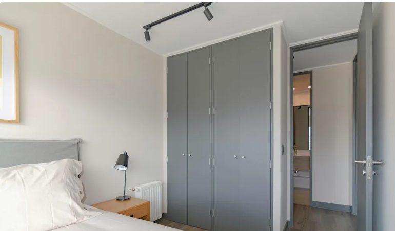 Mijn man smeekte me om nooit zijn garage in te gaan. Ik ging één keer naar binnen — en ontdekte een geheim dat hij zijn hele leven verborgen had gehouden.