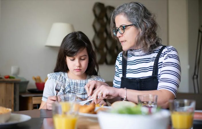 Mijn stiefmoeder liet mij haar huis van 3 miljoen dollar na, terwijl haar eigen kinderen slechts 4.000 dollar kregen – maar toen vond ik een brief van haar