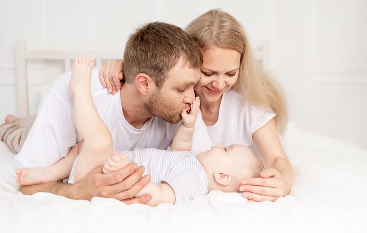 Mijn schoonmoeder heeft me met mijn pasgeboren baby op straat gezet – maar later kwam ze huilend terug en smeekte me om vergiffenis