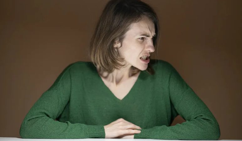 Mijn toekomstige schoonmoeder vertelde mijn verweesde kleine broertjes dat ze binnenkort naar een nieuw gezin gestuurd zouden worden – dus gaven we haar de hardste les van haar leven.