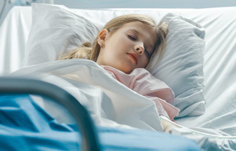 Mijn rijke ex-man weigerde te helpen betalen voor de medische zorg van onze dochter omdat hij „al een nieuw gezin had” – maar karma haalde hem al snel in.