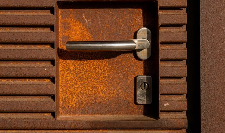 Mijn zoon overhandigde me een sleutel en zei: 'Papa gaf hem aan mij 6 jaar geleden, voor die operatie.'