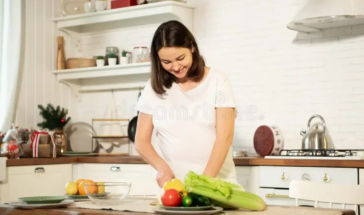 De vader van mijn tweeling bespotte me omdat ik een salade Cobb van $5 bestelde – Ik bleef stil maar karma trad in werking.
