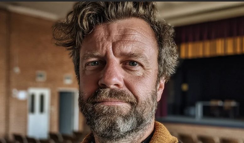 Ik hielp een arm meisje met haar Halloween-kostuum – Jaren later stonden we samen voor het altaar