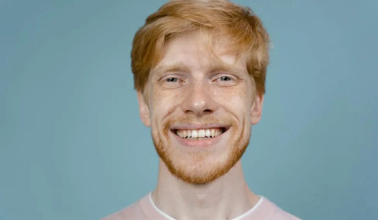 Mijn man kocht first class tickets voor zichzelf en zijn moeder, en liet mij en de kinderen achter in economy – Mijn les voor hem was hard