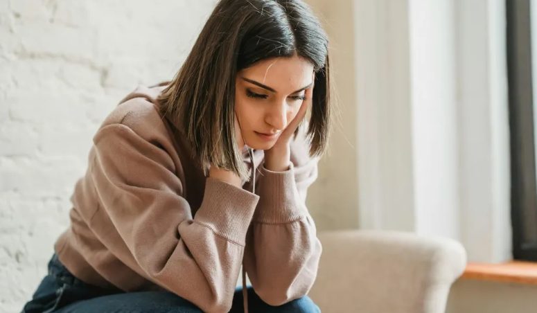Mijn toekomstige schoonmoeder zei tegen mijn wees geworden kleine broertjes dat ze 'binnenkort naar een nieuw gezin gestuurd zouden worden' – dus gaven we haar de hardste les van haar leven.