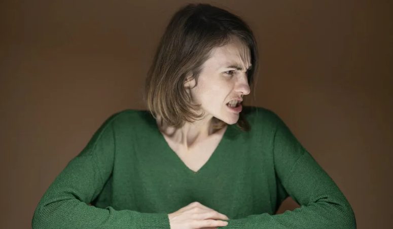 Mijn toekomstige schoonmoeder zei tegen mijn wees geworden kleine broertjes dat ze 'binnenkort naar een nieuw gezin gestuurd zouden worden' – dus gaven we haar de hardste les van haar leven.