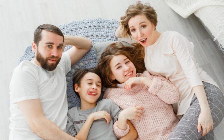 Mijn dochter is twee jaar geleden overleden – vorige week belde de school om te zeggen dat ze in het kantoor van de directeur zat.
