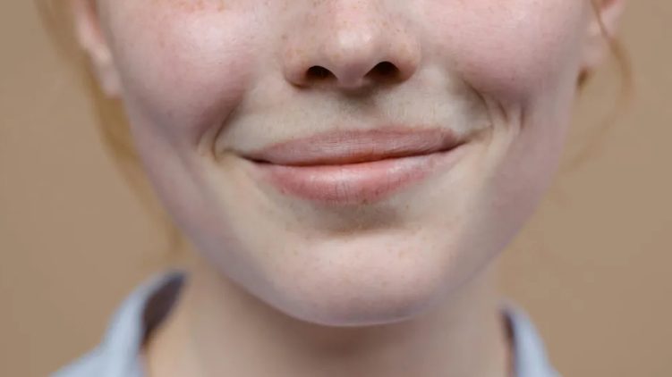 Op de 45e verjaardag van mijn moeder zei mijn vader: “Je houdbaarheidsdatum is verstreken”, gaf haar de scheidingspapieren en vertrok – een jaar later had zij het laatste woord.