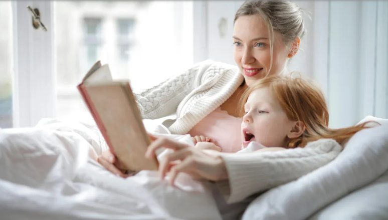 Mijn stiefmoeder vernietigde de galajurk van mijn overleden moeder – maar ze had niet verwacht dat mijn vader haar een les zou leren.