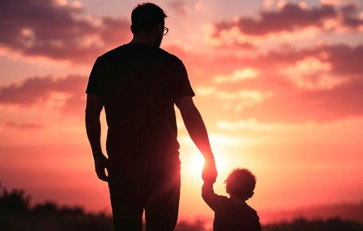 Mijn man vond een eenjarige baby op het treinstation en bracht haar mee naar huis – Toen vond ik een briefje in haar wieg: "Vertrouw je man niet."