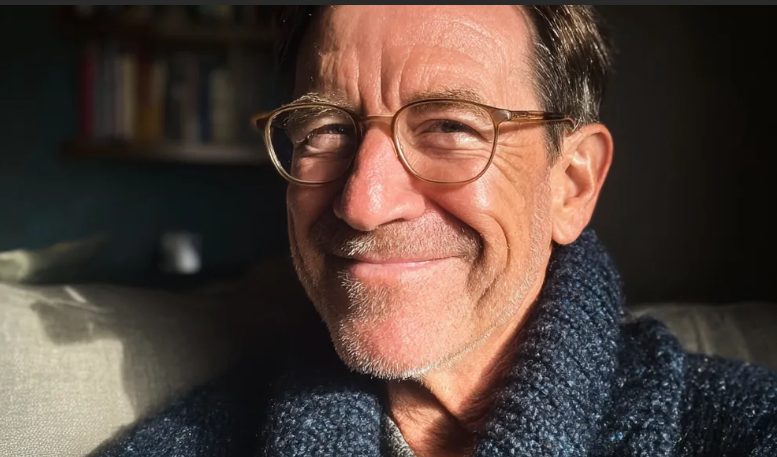 Ik kwam naar mijn ouderlijk huis voor het afscheid van mijn stiefvader – Toen vond ik een afgesloten kamer, en toen ik er naartoe liep, schreeuwde mijn moeder: 'Open hem nooit!'