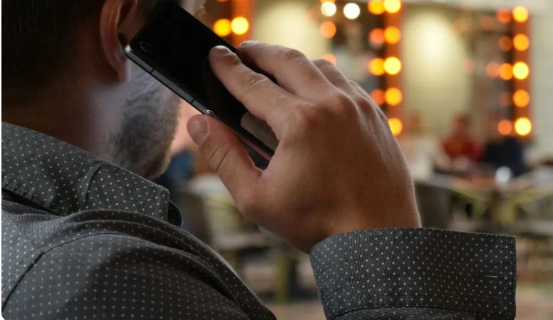 Mijn vrouw verliet me tien jaar geleden met vijf kinderen en een gebroken hart, maar ze verscheen op Moederdag – wat mijn oudste dochter deed liet iedereen verbijsterd achter.