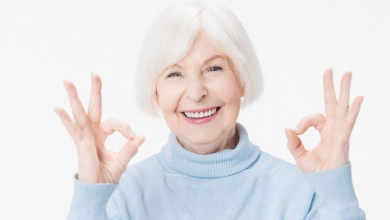 Toen ik 5 jaar oud was, vertelde de politie mijn ouders dat mijn tweelingzus was overleden – 68 jaar later ontmoette ik een vrouw die er precies uitzag als ik