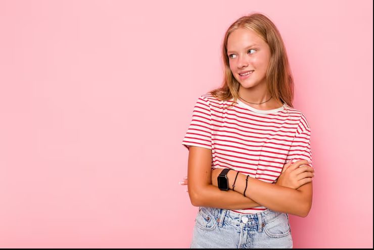 Ik heb 22 jaar van mijn leven opgegeven om mijn drie nichtjes (drieling) groot te brengen — wat ze deden op hun diploma-uitreiking deed me op mijn knieën vallen.