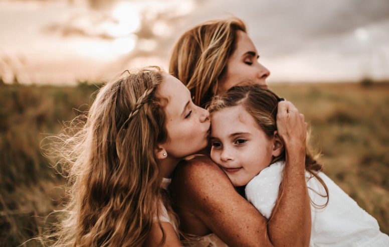 Mijn dochter kwam nooit thuis van haar galabal – elf maanden later vond ik per ongeluk iets verborgen in de zitzak van mijn zoon, waardoor ik lijkbleek werd van schrik