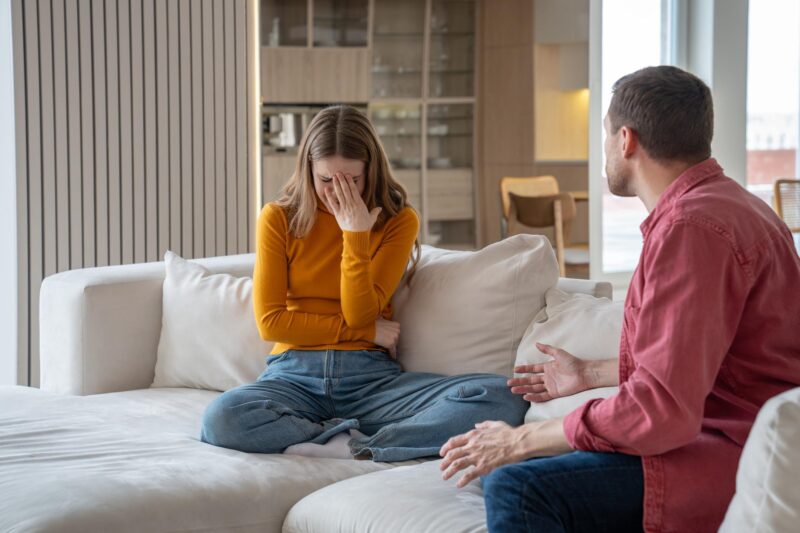 Mijn twee oudste zonen negeerden mijn 50e verjaardag volledig – wat mijn jongste dochter meebracht, bracht me op mijn knieën