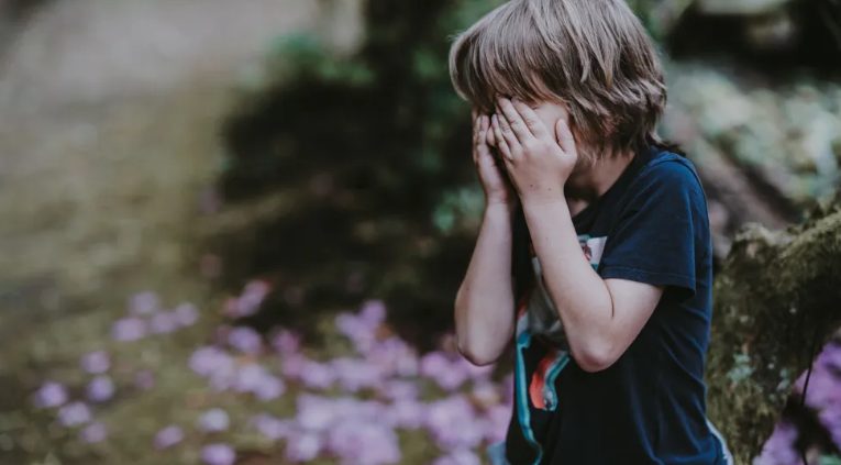 Mijn schoondochter sloot me op in de kelder voor de bruiloft van mijn zoon — Ik kwam eruit en vond een manier om haar een les te leren.