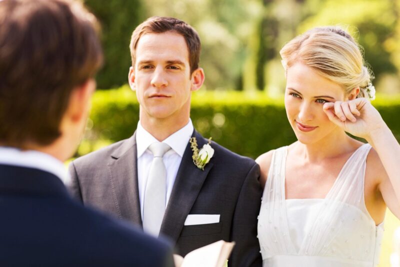 Na 16 jaar samen vroeg ik eindelijk de liefde van mijn leven ten huwelijk – maar in plaats van ja te zeggen, fluisterde ze: ‘Je verdient het om de waarheid te weten voordat je nog een woord zegt.’