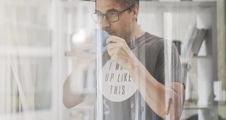 Moet je water drinken voor je ochtendkoffie? Wat experts zeggen