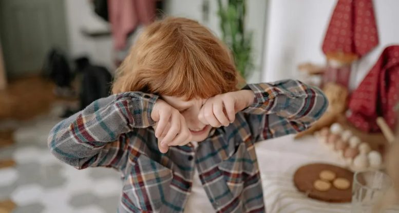 Tien jaar geleden nam ik een baby mee naar huis na mijn dienst in de kazerne – Vorige week kwam er een vrouw langs om een bekentenis te doen die me de rillingen over de rug deed lopen.