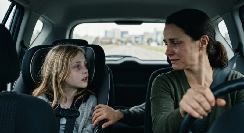 ‘Haar ogen keken me in paniek aan. „Mama, het is bloed.” We waren net op de spoedeisende hulp en alles wees erop dat het goed met haar ging. Mijn maag zonk in mijn schoenen.’: Gezin neemt afscheid van hun ‘eeuwige Valentijn’ na een strijd tegen de griep.