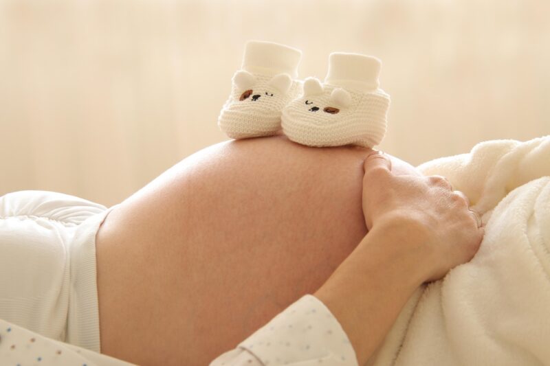 Toen ik terugkwam uit het ziekenhuis met onze pasgeboren baby, had mijn man de sloten al vervangen. Twintig uur later verscheen hij schreeuwend en luidruchtig ten tonele.
