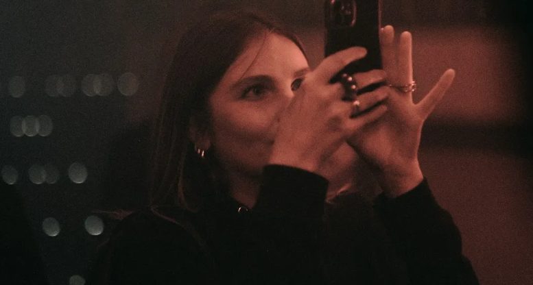 Ik vroeg mijn oma om mijn date te zijn voor het gala omdat ze er nog nooit was geweest – Toen mijn stiefmoeder hierachter kwam, deed ze iets onvergeeflijks