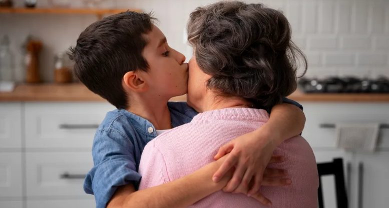 Ik vroeg mijn oma om mijn date te zijn voor het gala omdat ze er nog nooit was geweest – Toen mijn stiefmoeder hierachter kwam, deed ze iets onvergeeflijks