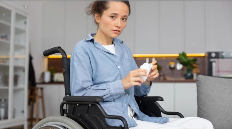 Mijn man veroorzaakte mijn handicap en zette me toen op straat omdat hij zijn leven niet wilde „verpesten” door voor mij te zorgen – karma gaf hem een les voordat ik dat kon doen.