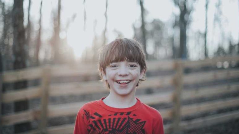 Mijn leerling werd op een adoptiewebsite gezet, dus maakte ik hem deel van mijn eigen voor altijd-gezin.